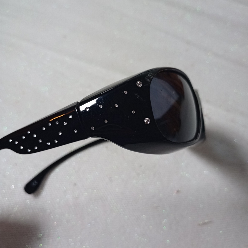 Sunglasses - Picture 7 of 8